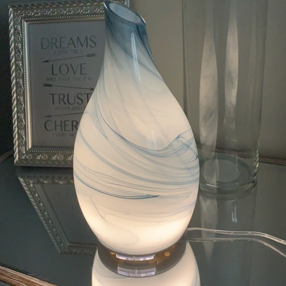 Essential Oil Diffuser - Picture 3 of 4
